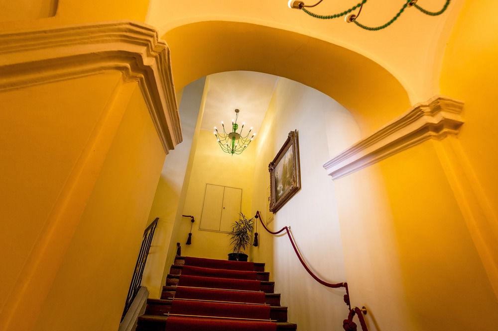 Boutique Hotel Dom - Rooms & Suites กราซ ภายนอก รูปภาพ
