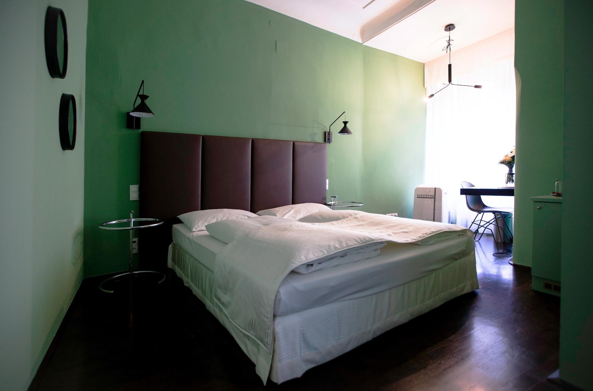 Boutique Hotel Dom - Rooms & Suites กราซ ภายนอก รูปภาพ