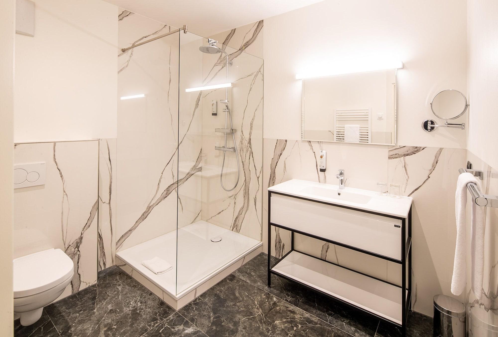 Boutique Hotel Dom - Rooms & Suites กราซ ภายนอก รูปภาพ