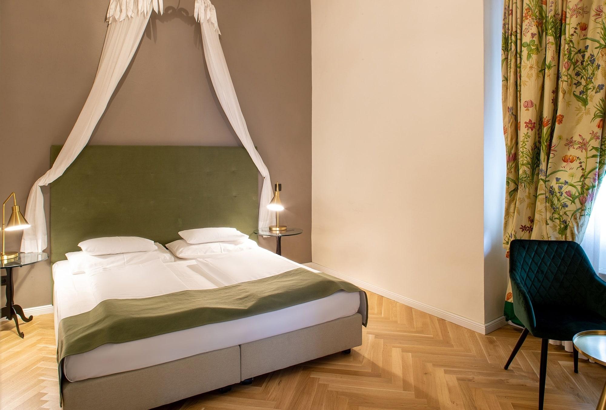 Boutique Hotel Dom - Rooms & Suites กราซ ภายนอก รูปภาพ