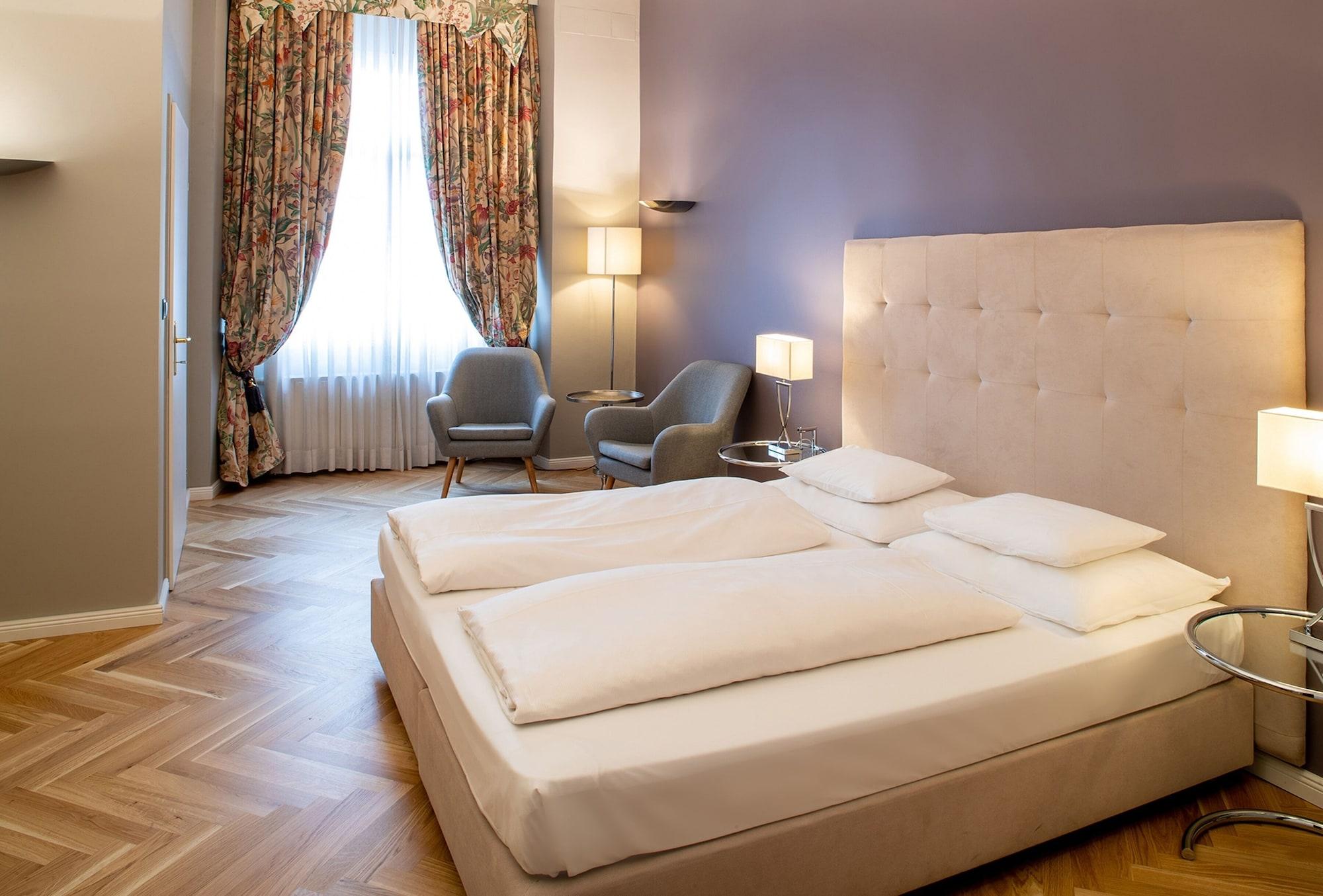 Boutique Hotel Dom - Rooms & Suites กราซ ภายนอก รูปภาพ