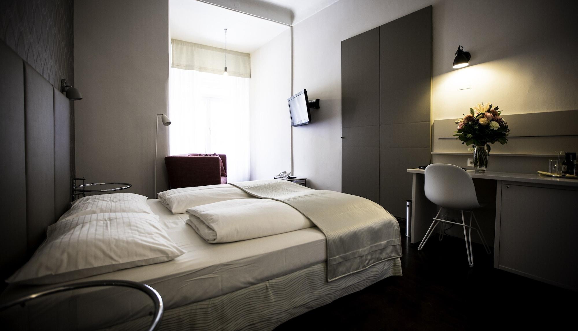 Boutique Hotel Dom - Rooms & Suites กราซ ภายนอก รูปภาพ