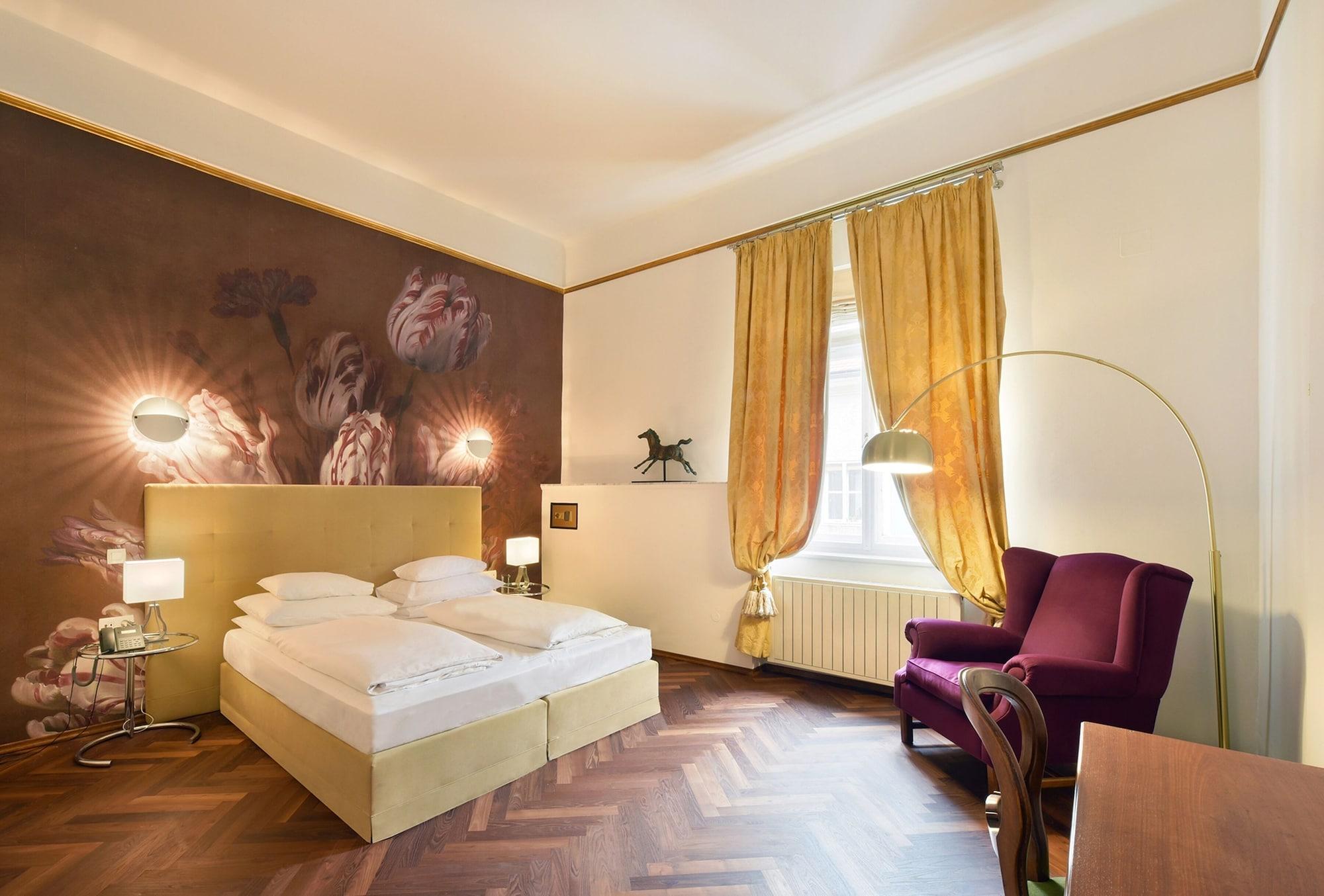 Boutique Hotel Dom - Rooms & Suites กราซ ภายนอก รูปภาพ