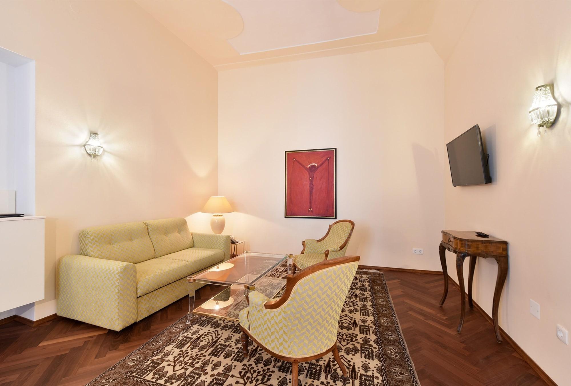 Boutique Hotel Dom - Rooms & Suites กราซ ภายนอก รูปภาพ