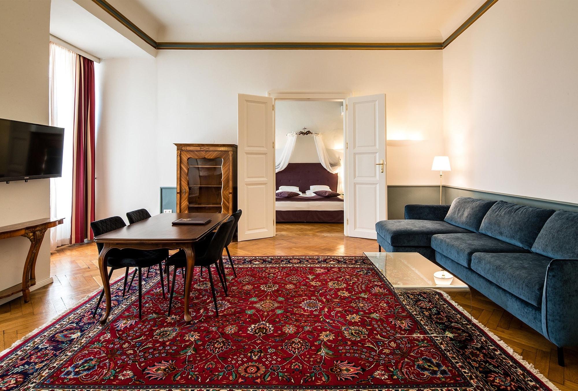 Boutique Hotel Dom - Rooms & Suites กราซ ภายนอก รูปภาพ