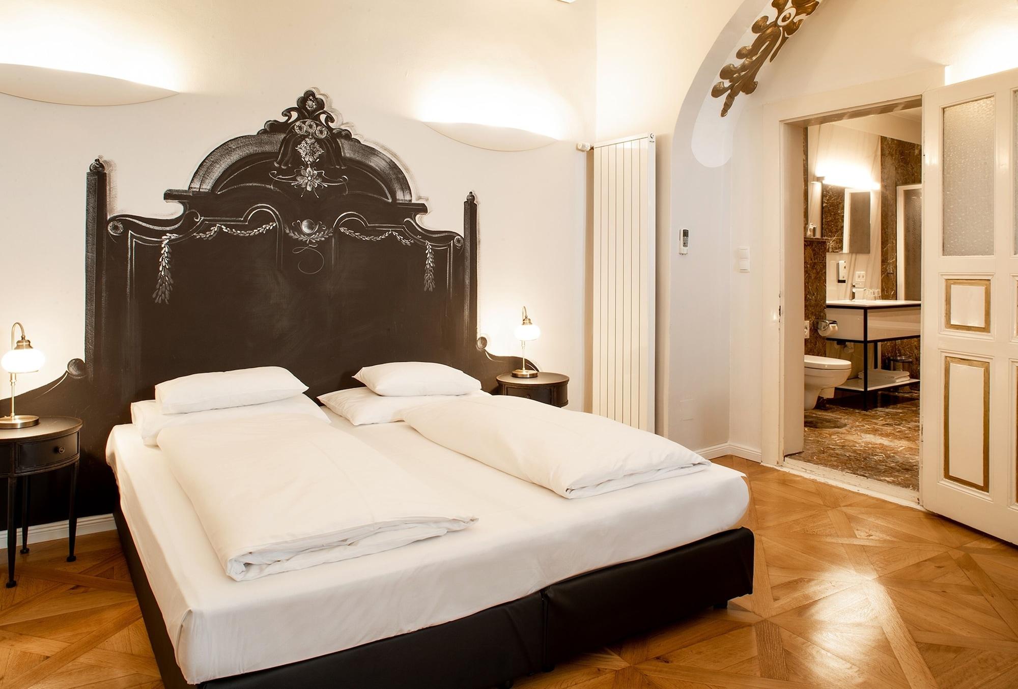 Boutique Hotel Dom - Rooms & Suites กราซ ภายนอก รูปภาพ