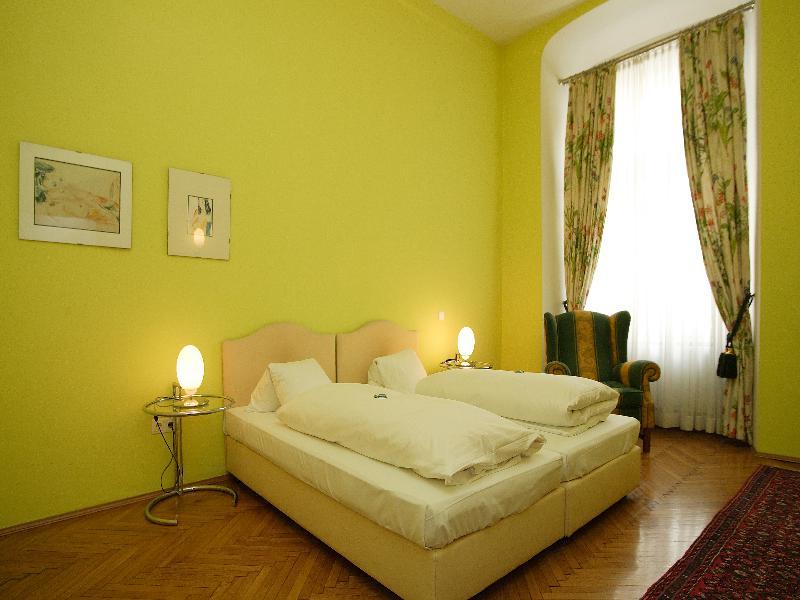Boutique Hotel Dom - Rooms & Suites กราซ ภายนอก รูปภาพ