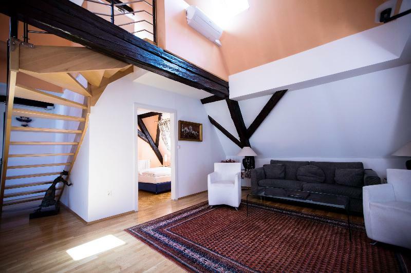 Boutique Hotel Dom - Rooms & Suites กราซ ภายนอก รูปภาพ